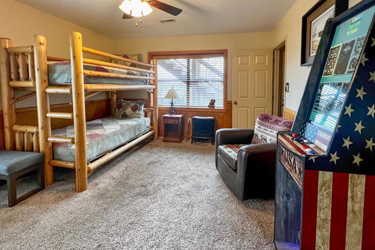 Smoky Mountain Retreat With Hot Tub, Arcade Games Villa Pigeon Forge Exterior foto